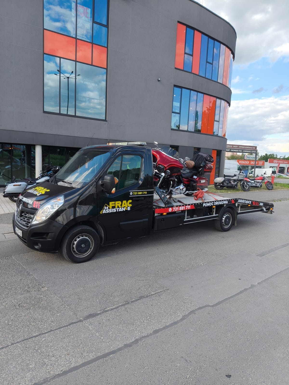 Transport motocykla Harley-Davidson na lawecie Frąc Assistance